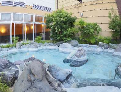 豊川市のスーパー銭湯：コロナの湯 豊川店(露天風呂)